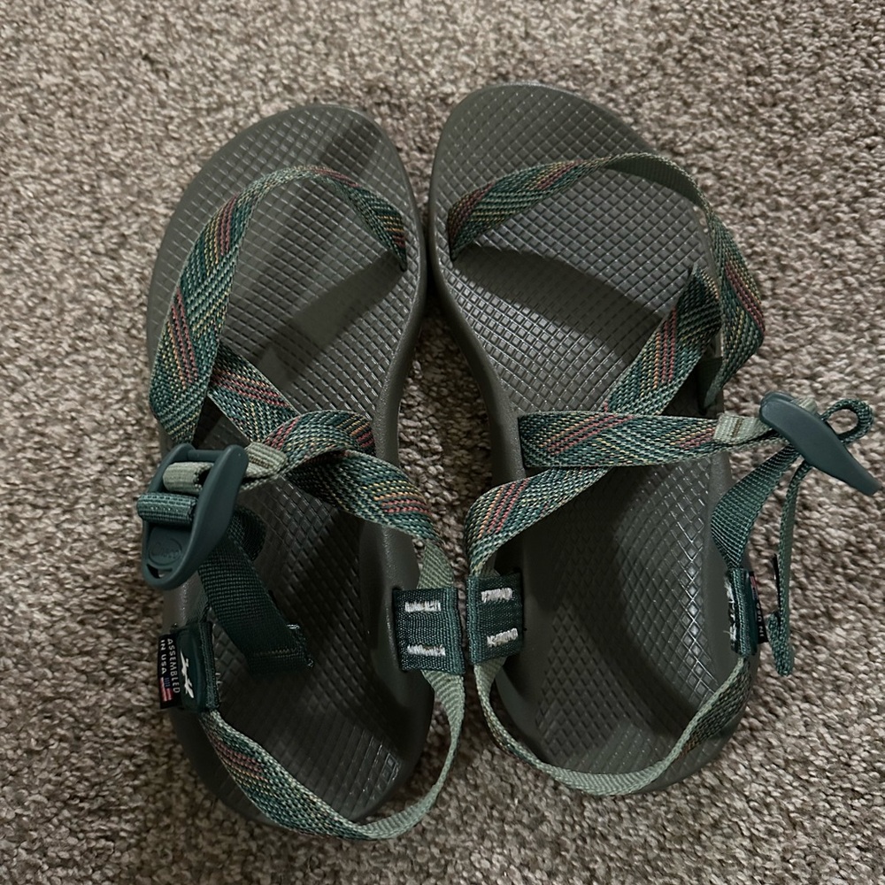 Women’s Chacos Size 8